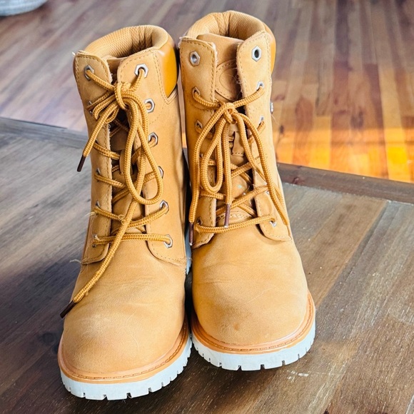 LUGS Clove Women’s Heeled Combat Boots - Picture 8 of 10